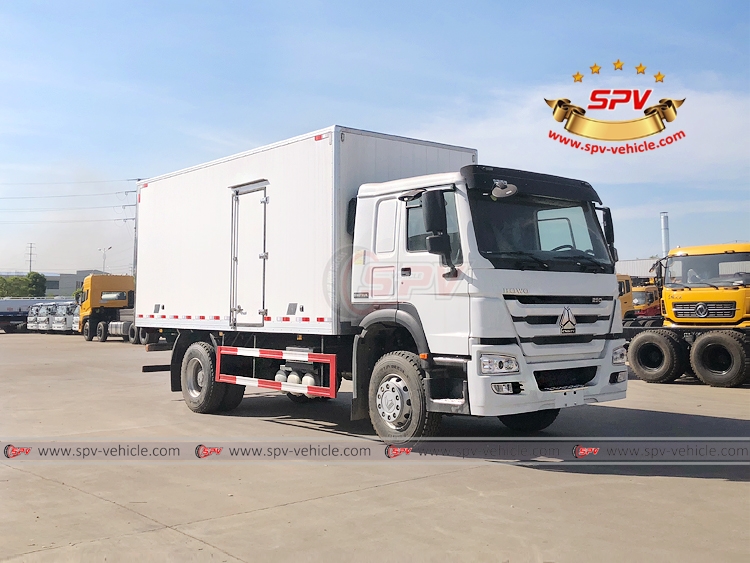 10 Tons Isothermal Van Truck Sinotruk - RF